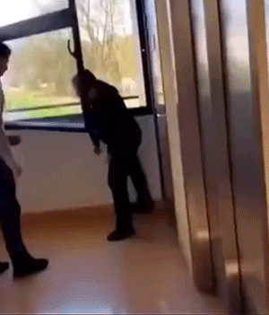 有趣GIF：男人的快乐很简单！
