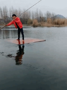 爆笑GIF动图：360无死角拍摄，我却看上了他的增高鞋！
