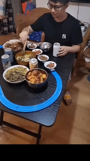 搞笑的GIF：面向社会的礼貌性微笑！