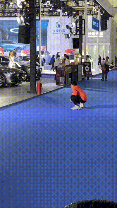 内涵GIF：这光，看得我眼花缭乱的！