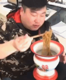 搞笑动图：一年搞笑一次的杀年猪！