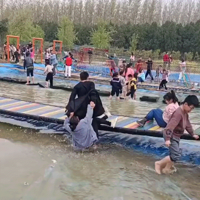爆笑的GIF动图：你们女生过分了，欺负男生和狗！