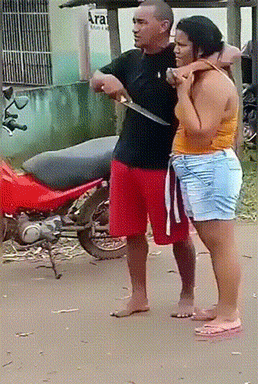 爆笑的GIF动图：你们女生过分了，欺负男生和狗！