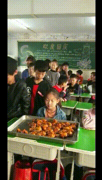 爆笑的动图：论断头舞，我敢说你还不如一只鸡