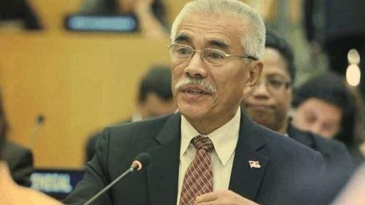 华裔总统汤安诺上任便与中国断交面临亡国危机后又向中国求救