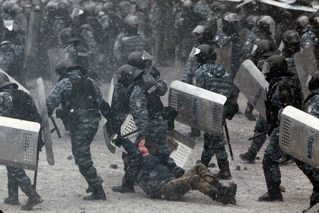 12万俄军大军压境乌克兰首都乱成一片国会议员集体钻地道跑路