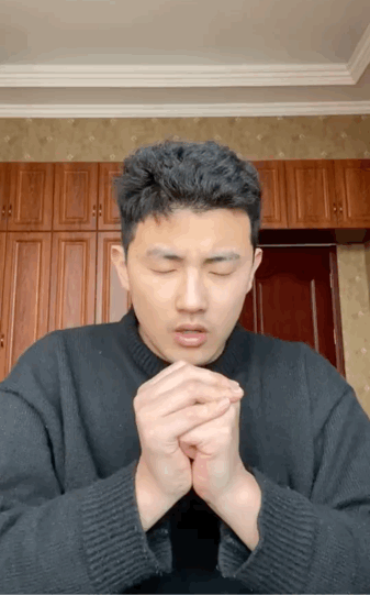有趣的GIF图片：天下没有一口奶是免费的！