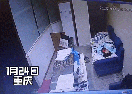有趣的GIF图片：天下没有一口奶是免费的！