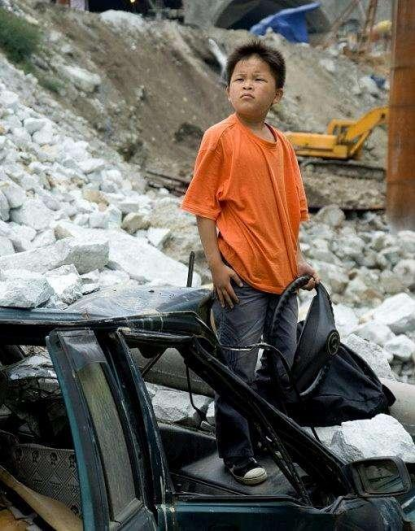 2008年汶川地震发生后小林浩拼死救出两名同学如今生活如何