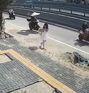 监控拍下的那些不可思议的画面GIF动图！