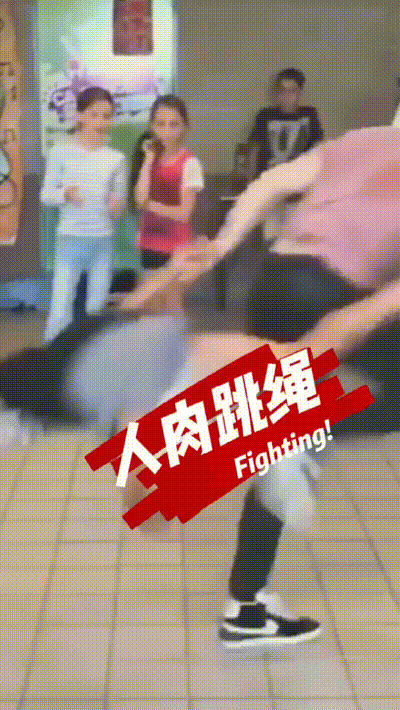 精彩搞笑动图：狗东西，为了那事情，啥都装得出来