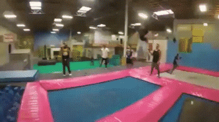 爆笑GIF：鸡哥，指定有故事