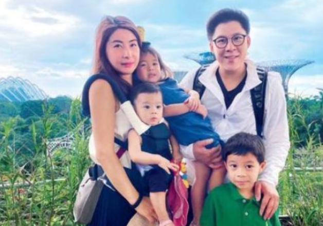 郭晶晶晒三个孩子背影照全家上阵大扫除霍中曦刷漆好认真