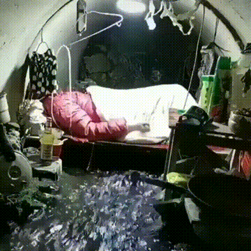 沙雕GIF图：没点毅力，这饭真吃不到最后一道菜！