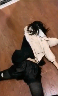 女生醉酒百态GIF，女人喝醉了的动图