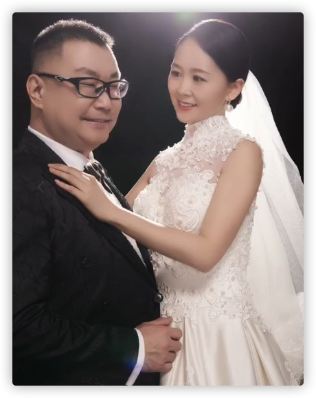 尹相杰妻子庆结婚一周年,公开唯美婚纱照,连换4套礼服身姿婀娜_深圳