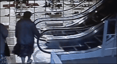 搞笑动态图：衣锦还乡是什么感觉！