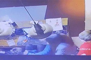 第三波：监控拍下的那些不可思议的画面GIF动图！