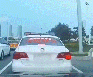 第三波：监控拍下的那些不可思议的画面GIF动图！