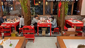 第三波：监控拍下的那些不可思议的画面GIF动图！