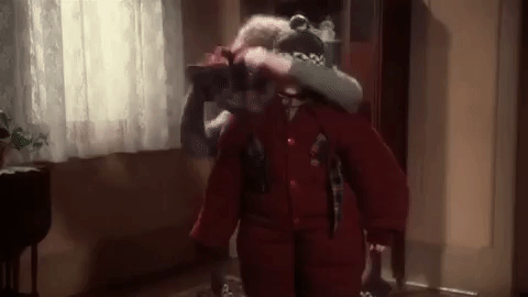 搞笑GIF：别以为你会玩雪？其实是雪玩你！