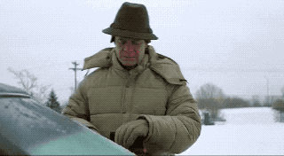 搞笑GIF：别以为你会玩雪？其实是雪玩你！
