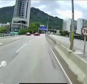 爆笑动图：这个屁墩儿摔得，肯定终生难忘吧