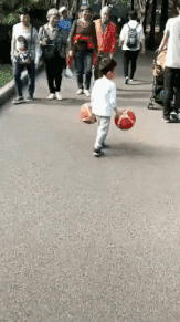 爆笑动图：这个屁墩儿摔得，肯定终生难忘吧