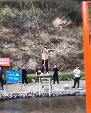 网红秋千失误悲剧GIF动图大盘点！
