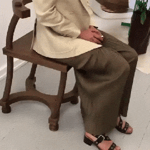 GIF：看来是今晚不想让小姐姐回家了啊！