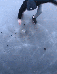 GIF：看来是今晚不想让小姐姐回家了啊！