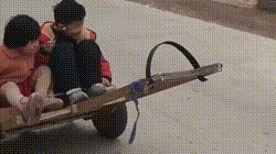 GIF：看来是今晚不想让小姐姐回家了啊！