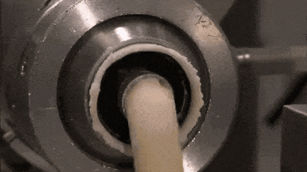 GIF：看来是今晚不想让小姐姐回家了啊！