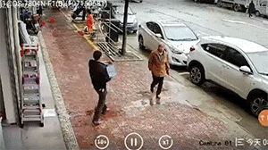 第五波：监控拍下笑抽的一幕！