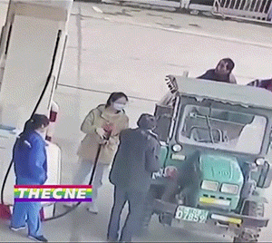 第五波：监控拍下笑抽的一幕！