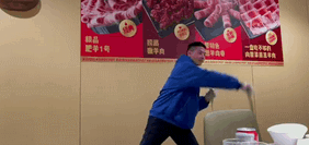 搞笑GIF动图：强制开机失败，请酒醒后再试