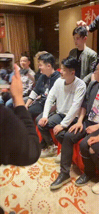 拿不出50万彩礼，女朋友被她父母强行拖走，边拖边打！