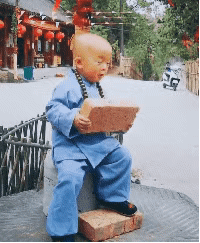 搞笑动图：这才叫压弯！