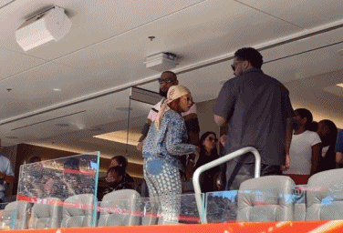 搞笑GIF:开挂的民族!