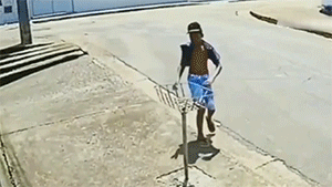 第七波GIF：监控拍下笑抽的一幕！