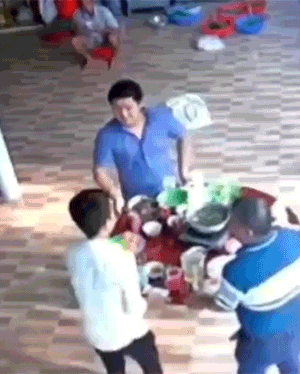 第七波GIF：监控拍下笑抽的一幕！