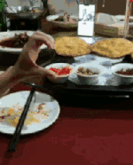搞笑GIF：这狗子是怎么活下来的？
