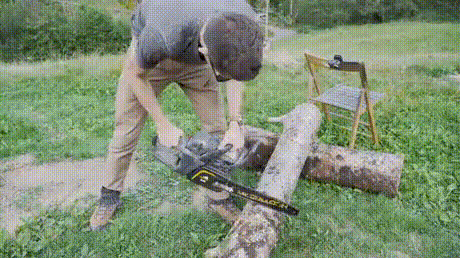 搞笑GIF：冰上遛狗，不小心变成狗溜你