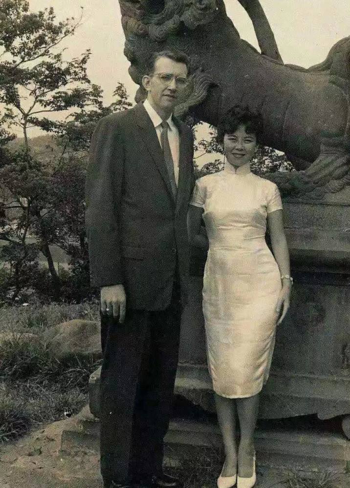 费翔62岁仍未婚姐姐早逝父母离异他为孤单母亲在上海安一个家