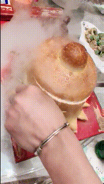 gif乐图：吓我一跳，我还以为有坦克要打我呢