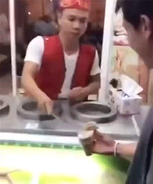 社死现场第二波GIF动图：一个一个都是大写的尴尬！