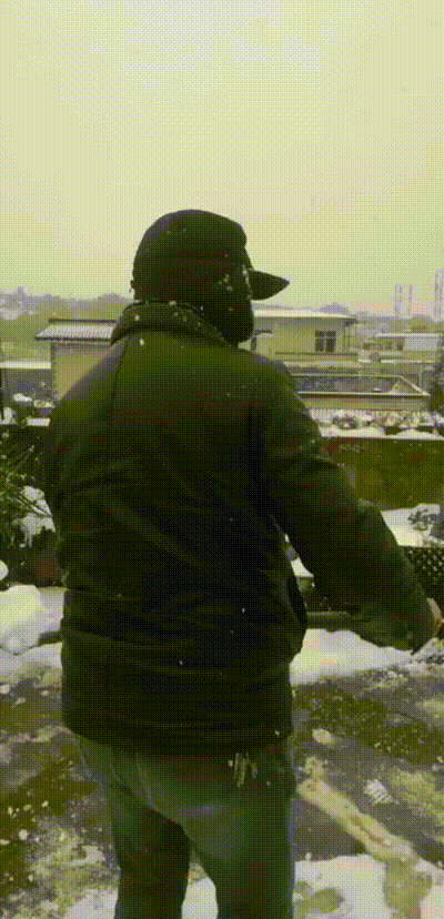 gif图：这速度……开轰炸机的？