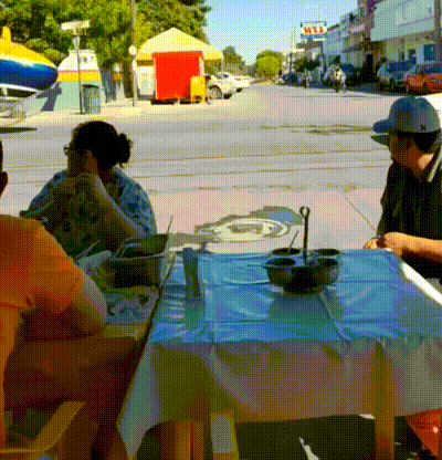 gif图：这速度……开轰炸机的？