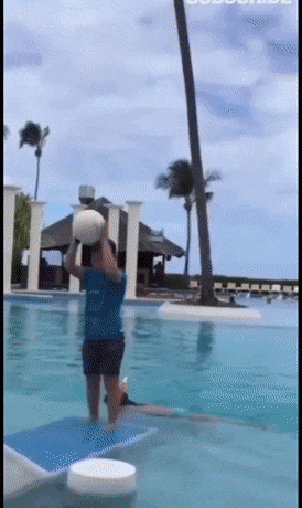 作死的外国人gif：沙雕天花板！