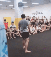 哈哈哈gif：动作连贯，一气呵成，精准打ji